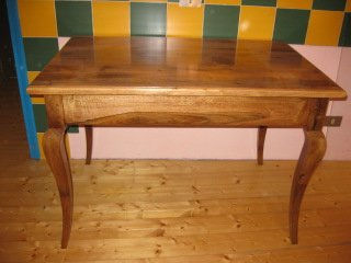 Mesa nueva de nogal antiguo. Tavolo nuovo fatto con noce vecchia.