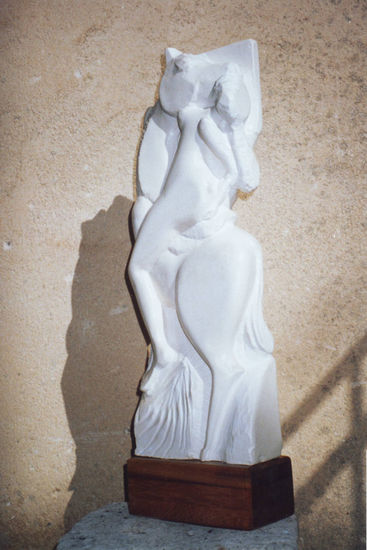 Amazzone Stone Figurative