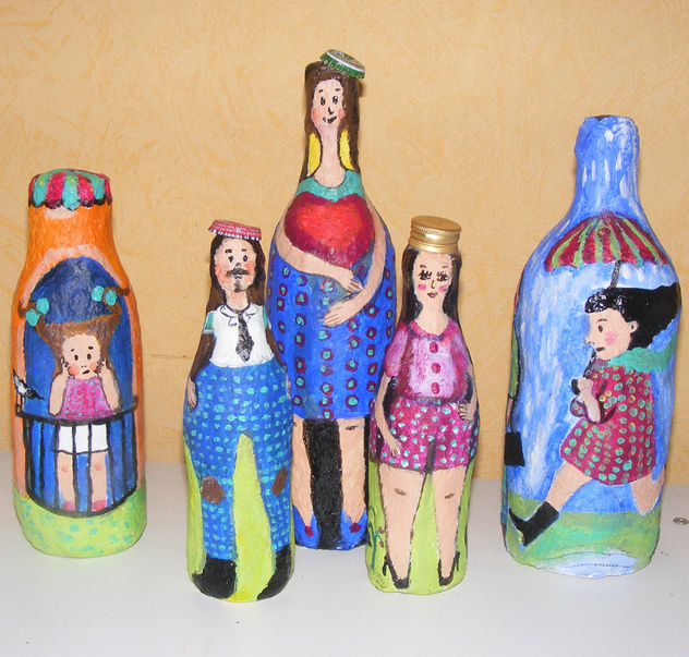 Botellas y pasta de papel