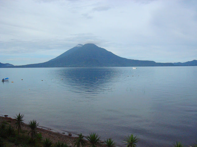 Lago atitlan mas y mas.... Nature Black and White (Digital)