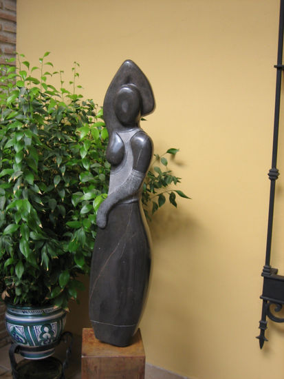 Mujer Stone Figurative