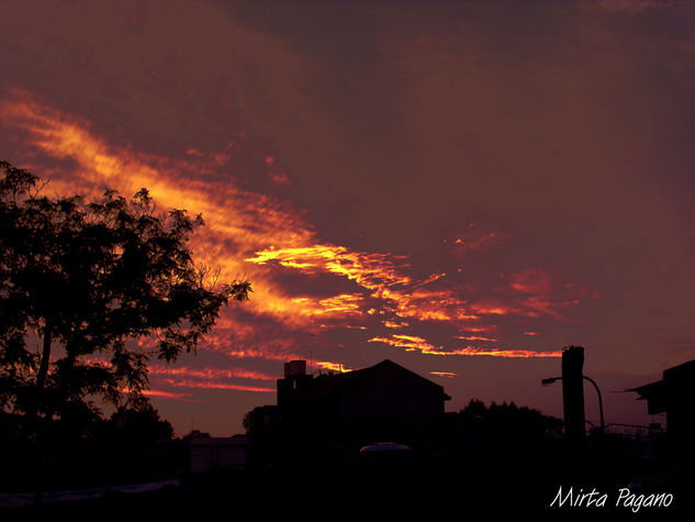 Mi cielo rojo Naturaleza Color (Digital)