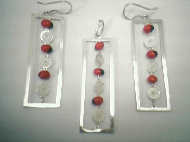 Set de aretes y dije con semilla Joyería Joyería y Bisutería