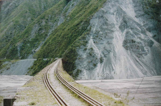 EL VIADUCTO EN VERANO