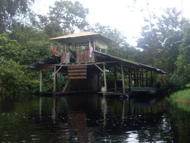 ESTACIÓN BIOLOGICA EN TORTUGUERO,COSTA RICA 