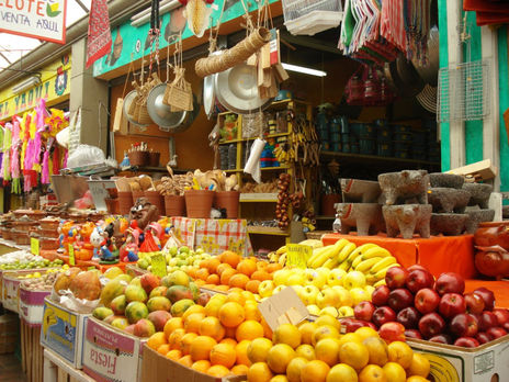 Puesto de frutas y...