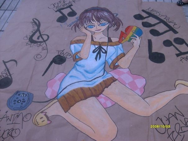 CHICA ESCUCHANDO SU EMISORA FAVORITA...