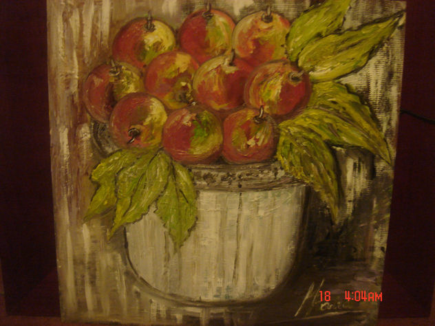 CESTO CON MANZANAS