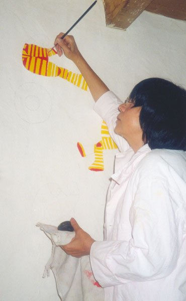 pintando un mural