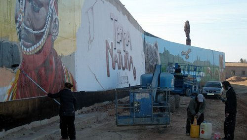 Graffiti de 200 metros de largo por 7 m de alto