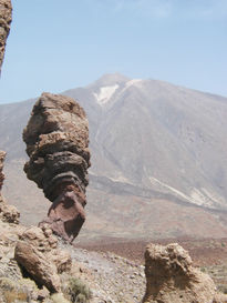 Roca Frente al Volcan