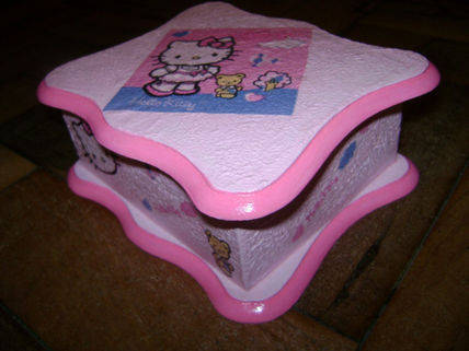 Caixa Hello Kitty...