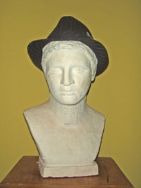 Busto con sombrero