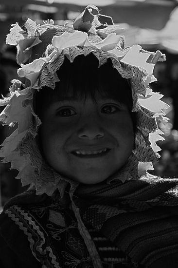 "Niña del valle sagrado" Retrato Blanco y Negro (Digital)