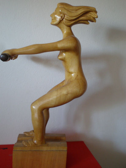 La Patinadora Carving Figurative