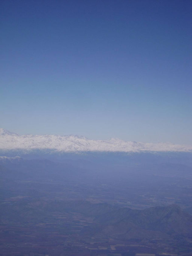 "VISTA AEREA DE LOS ANDES A LO LEJOS"