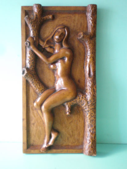 Desnuda sobre troncos Carving Figurative