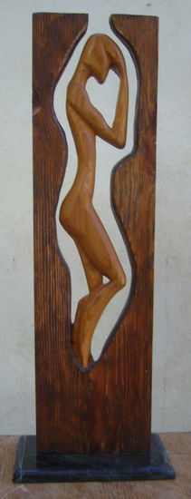 Atrapado Wood Figurative