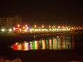 Luces de neón en playa La Mata