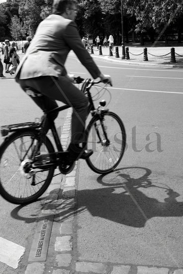 durch die Mauer Travel Black and White (Digital)