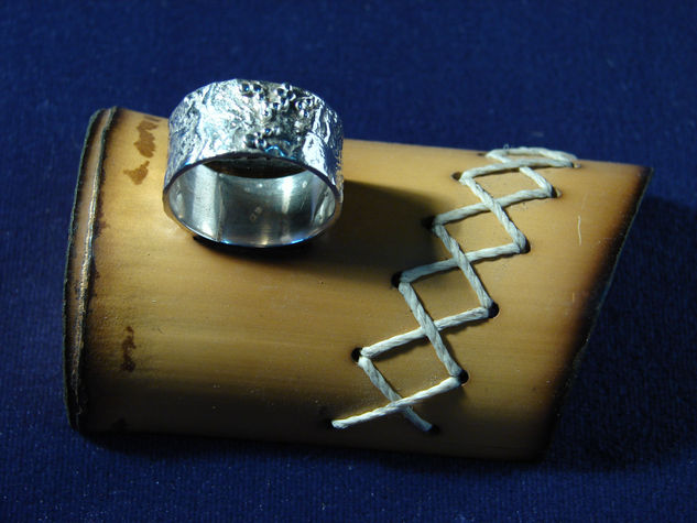 Anillo Reticulado Jewellery Pottery and ceramics