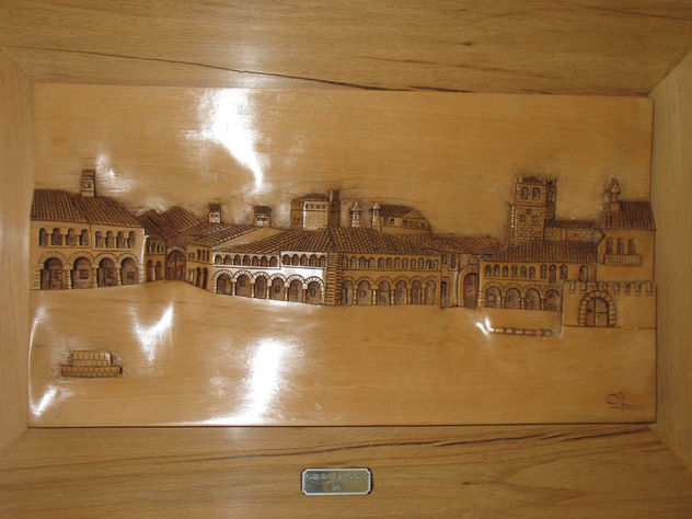 NUM. 9.439 - TALLA EN MADERA DE HAYA VAPORIZADA PLAZA PROTICADA DE GARROVILLAS DE ALCONETAR