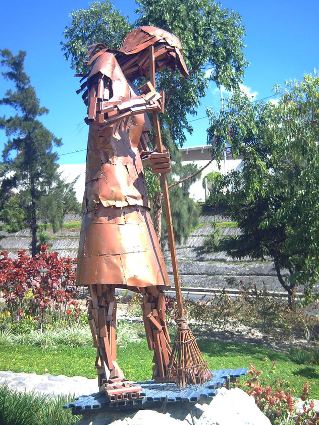 Monumento a la Barrendera, Escultura Arte Urbano de Honduras