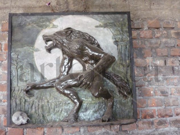 relieve  hombre lobo
