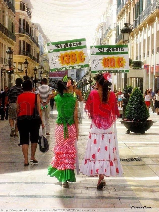 Las Rebajas caminan por Calle Larios
