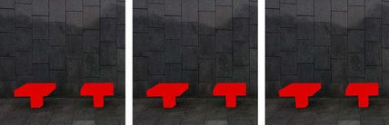Rojo sobre gris