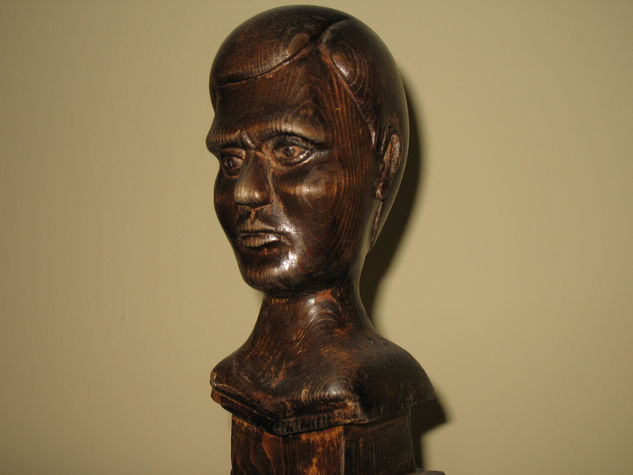 NUM. 9.448 - ESCULTURA BUSTO DE HOMBRE EN MADERA PINO 