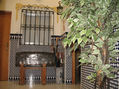 NUM. 9.468 - BAUL ANTIGUO Y BURRILLA TALLADA.