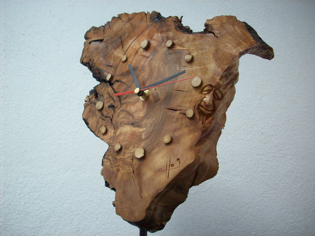 Reloj olivo1. Wood Figurative