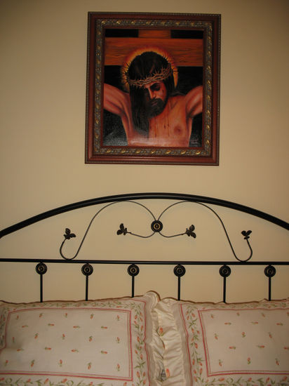 NUM. 9.469 - CRISTO OLEO Y CAMA ANTIGUA 