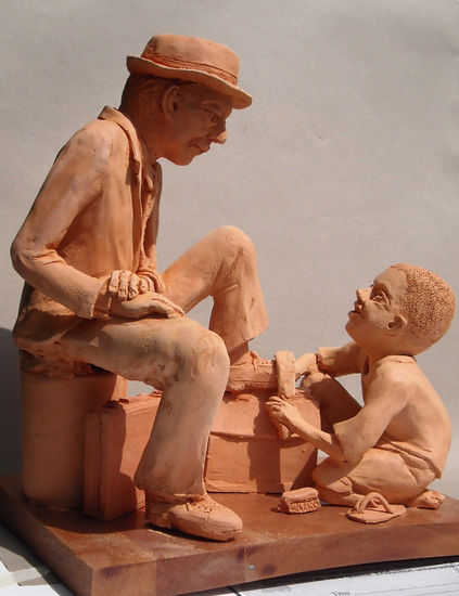 Limpiabotas Terracotta Figurative