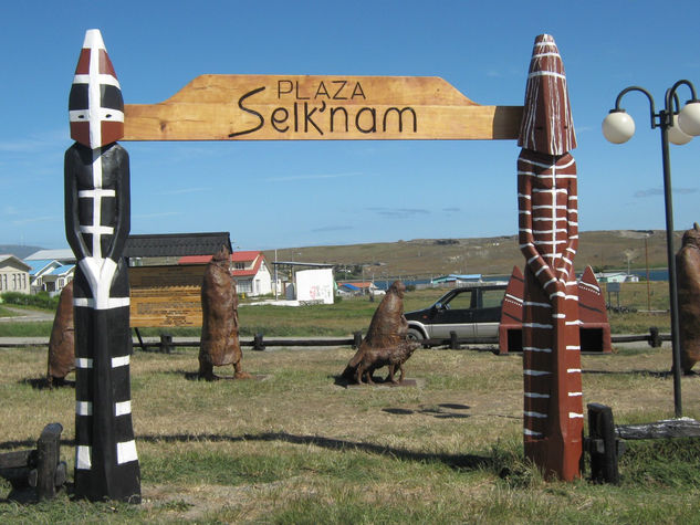 PLAZA HOMENAJE AL PUEBLO SELK´NAM. 