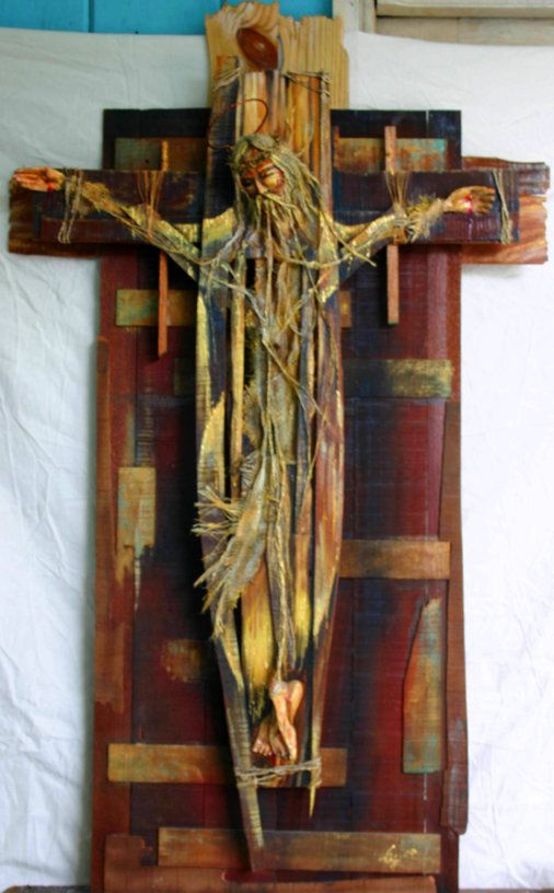 Cristo pegado a la pared.