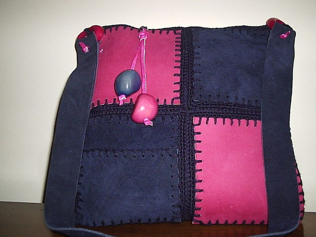 CARTERA CON CREMALLERA EN CUERO-CROCHET BICOLOR