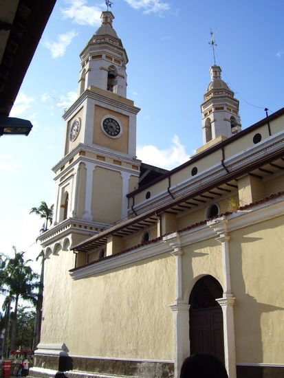 Iglesia San Laureano Costado Sur 