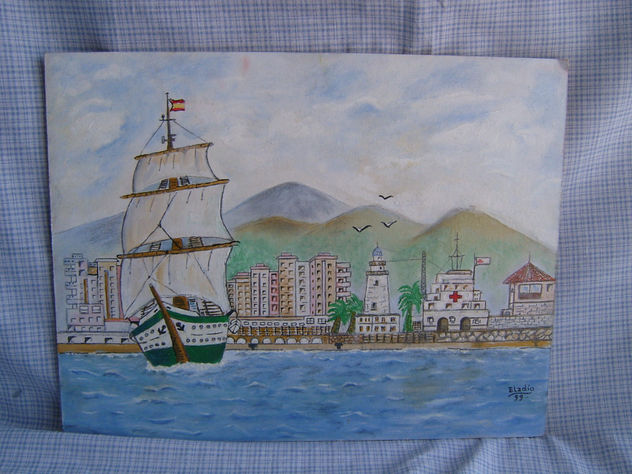 VELERO EN EL PUERTO