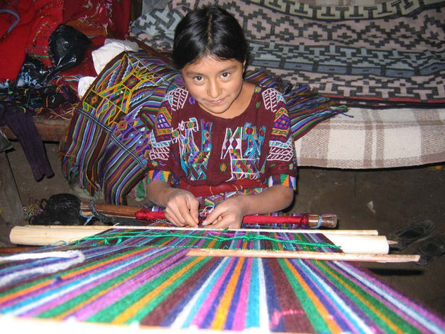 Elaboracion de tejidos tipicos de la región.