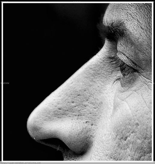 Diagonal anónima Retrato Blanco y Negro (Digital)