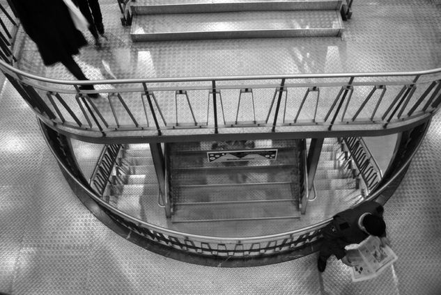 sucesos de una escalera Fotoperiodismo y documental Blanco y Negro (Digital)