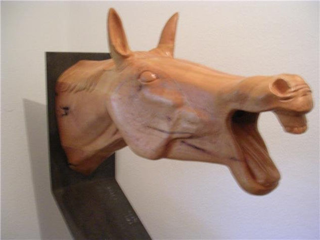 la sonrisa del equino Wood Figurative