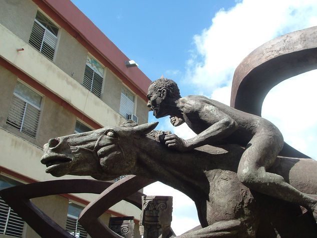 Proyecto Plaza Universidad de Holguin Mixed Figurative