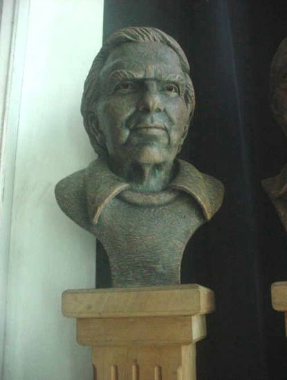 Busto de Santiago Alvares Otros Figurativa