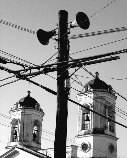 ¿Por quién doblan las bocinas? Arquitectura e interiorismo Blanco y Negro (Digital)