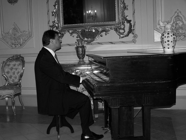 EL PIANISTA Otras temáticas Blanco y Negro (Digital)