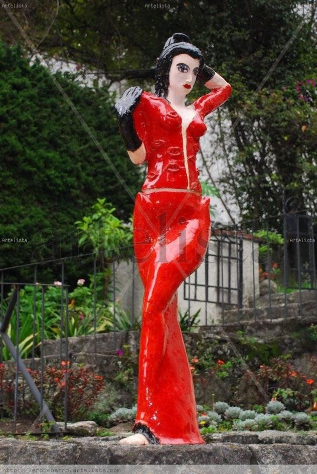 mujer de rojo