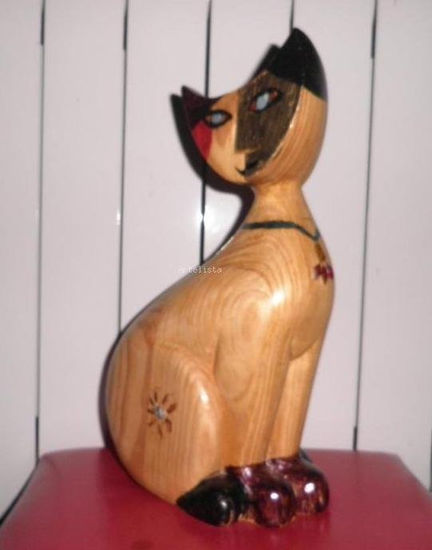 Gato Grande Carving Figurative